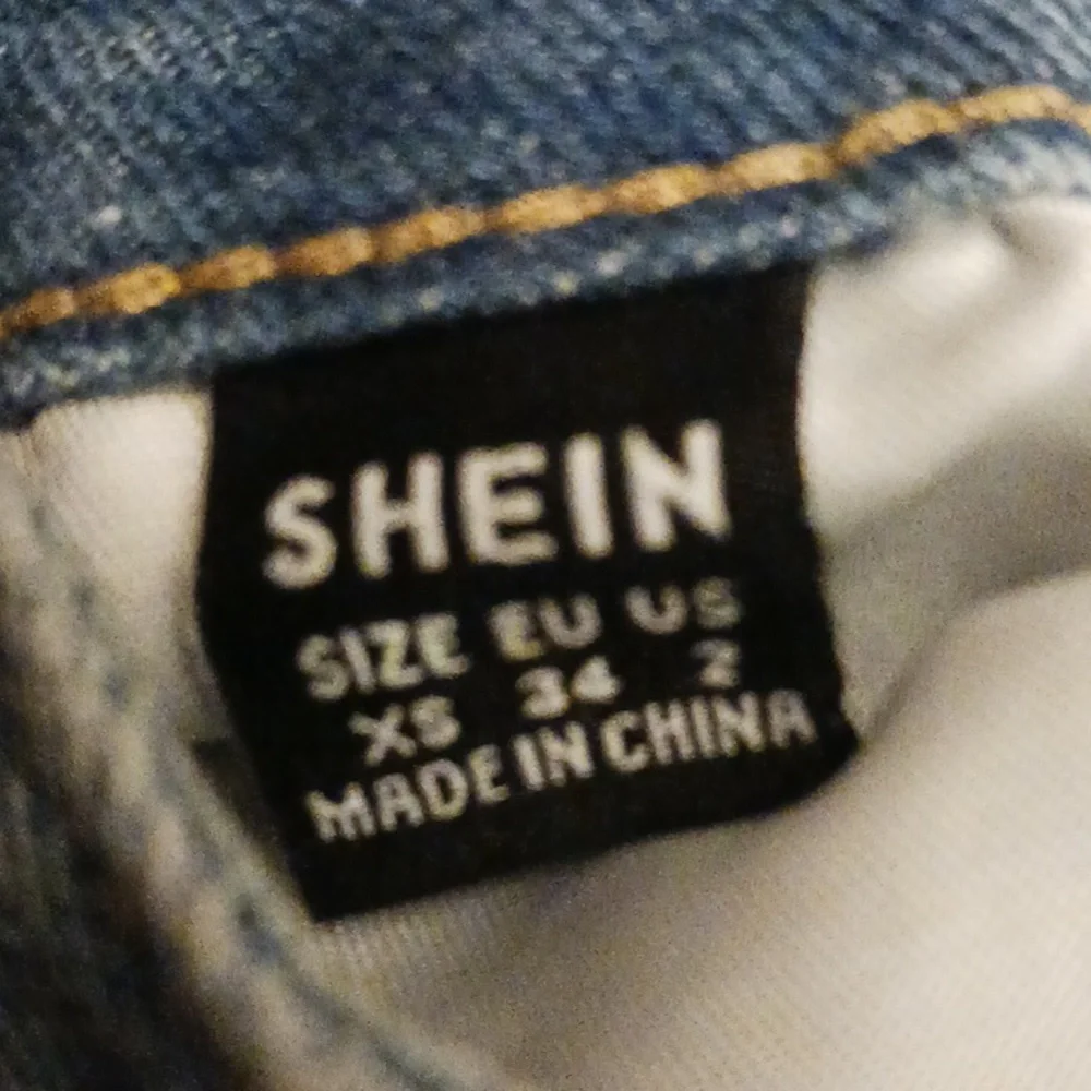 Jeans - Picture 2 of 3